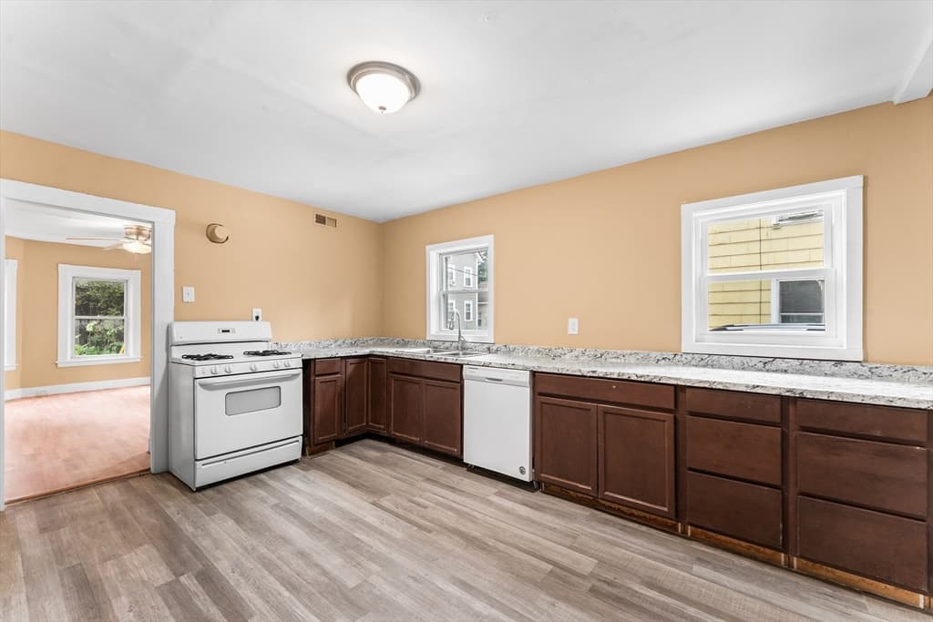 2 Hacker Ct, Worcester MA 01603 photo 5