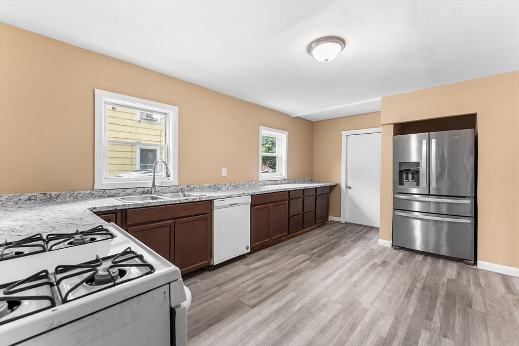 2 Hacker Ct, Worcester MA 01603 photo 4