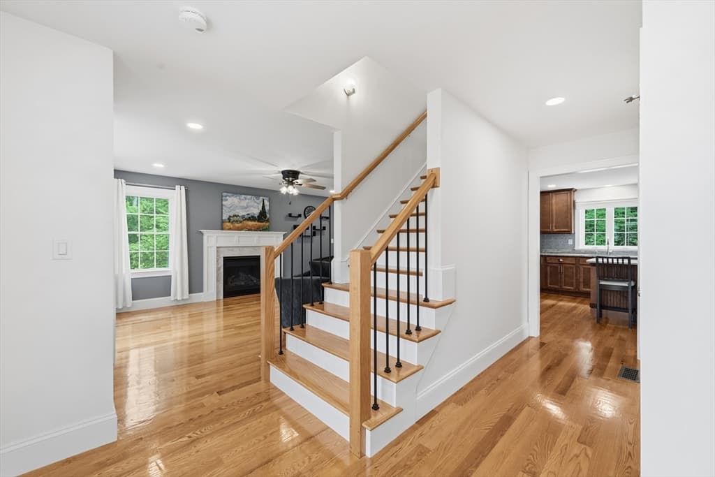 25 Fourth Ave, Billerica MA 01821 photo 4