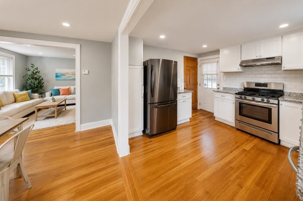 33 Volusia Rd, Hingham MA 02043 photo 2