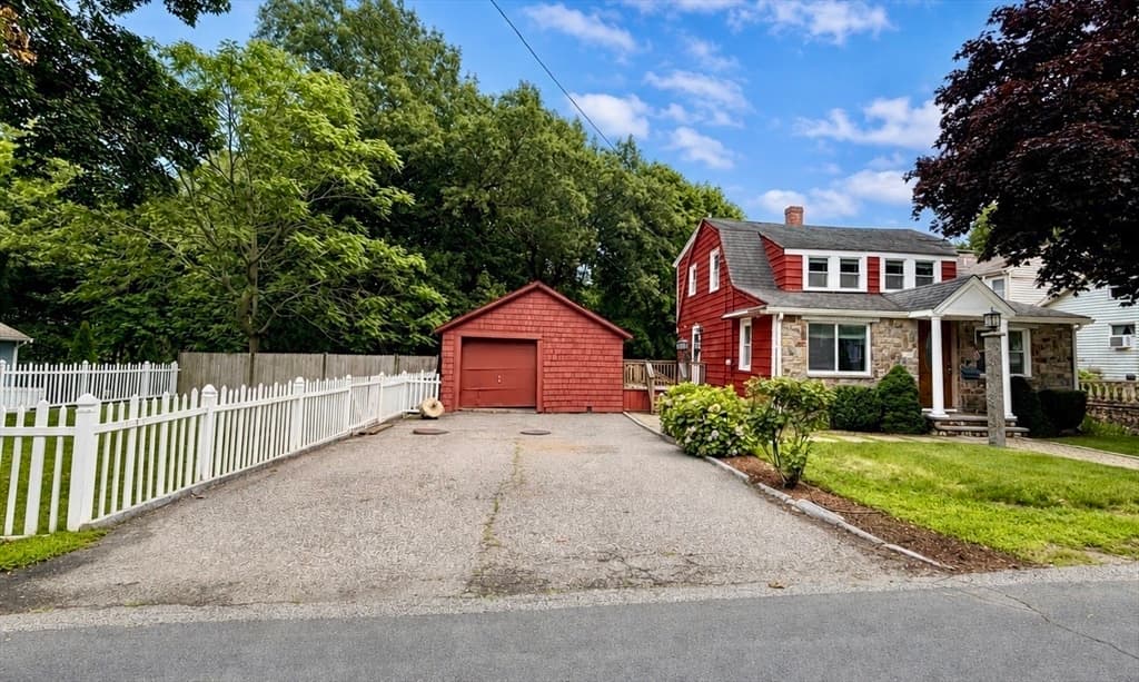 33 Volusia Rd, Hingham MA 02043