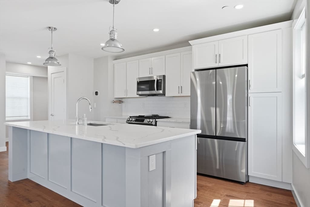 Condominium at 18-20 Crestway Rd, Boston MA 02128, Boston, photo 6 of 17