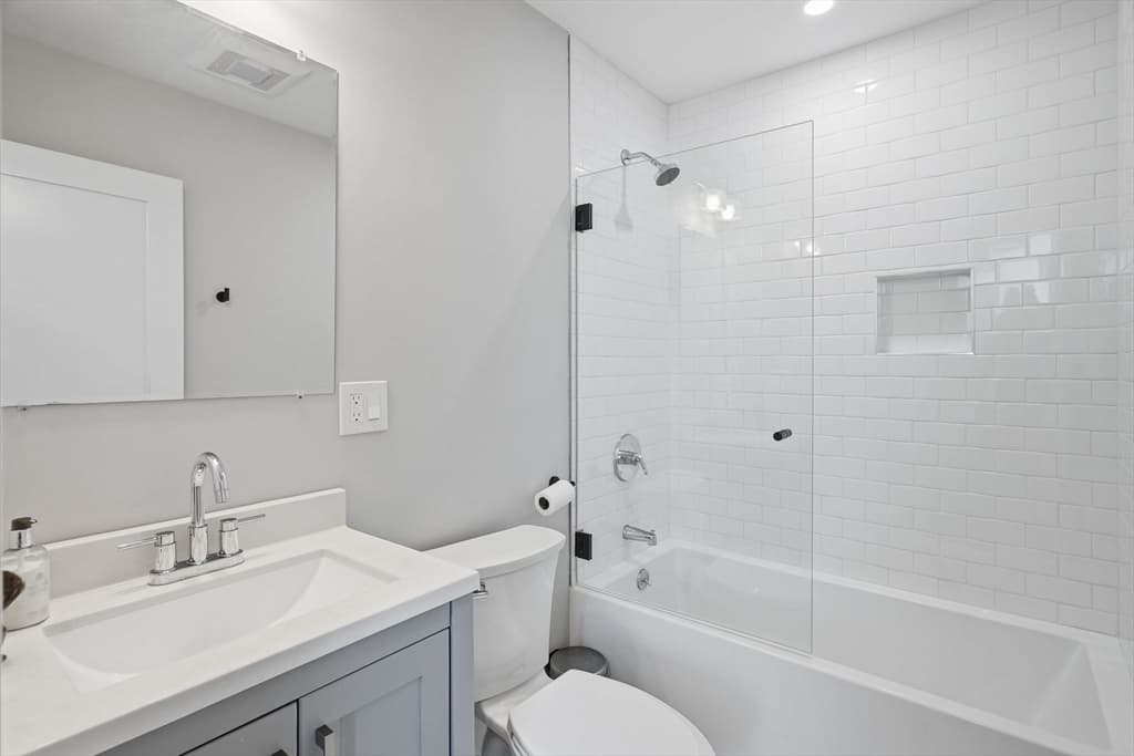 Condominium at 18-20 Crestway Rd, Boston MA 02128, Boston, photo 12 of 17