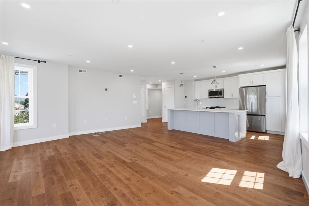 Condominium at 18-20 Crestway Rd, Boston MA 02128, Boston, photo 5 of 17