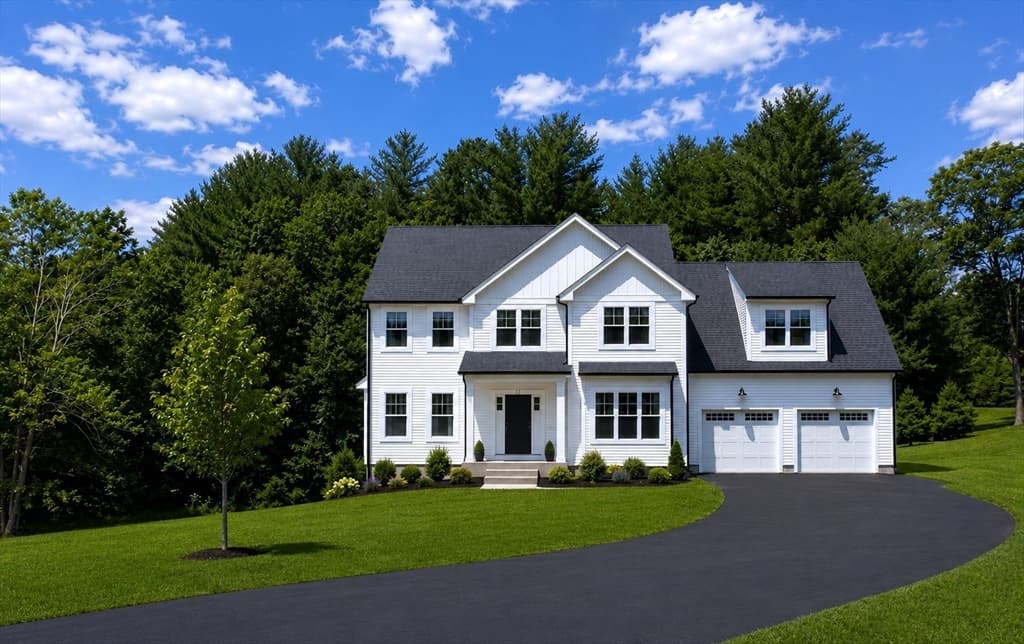 17 West Main Street, Upton MA 01568
