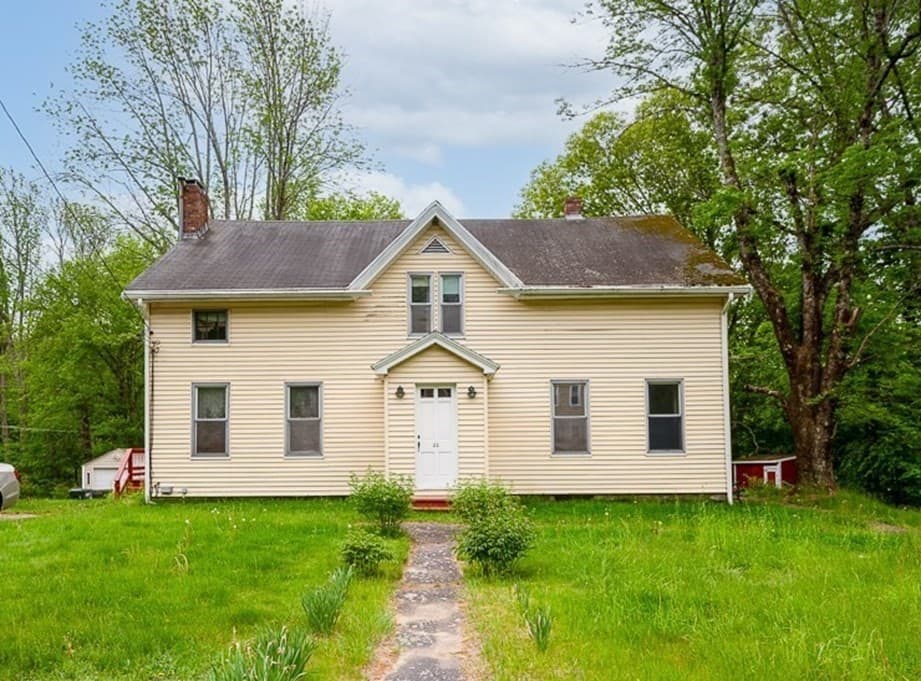 22 Comins Rd, Oxford MA 01537