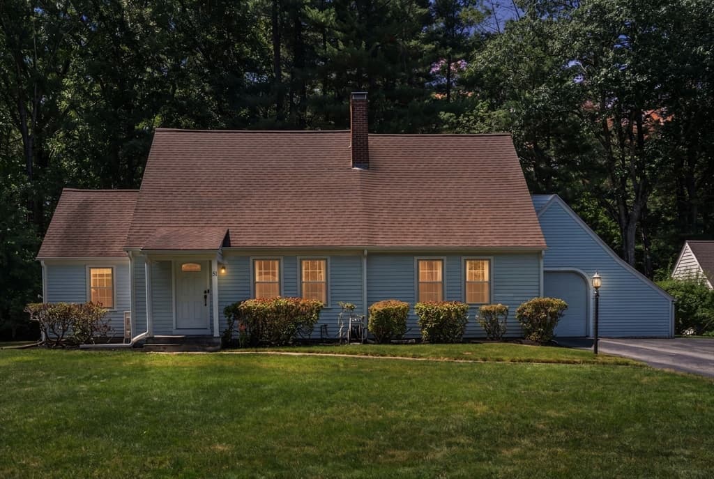51 Laurelwood Rd, Holden MA 01520