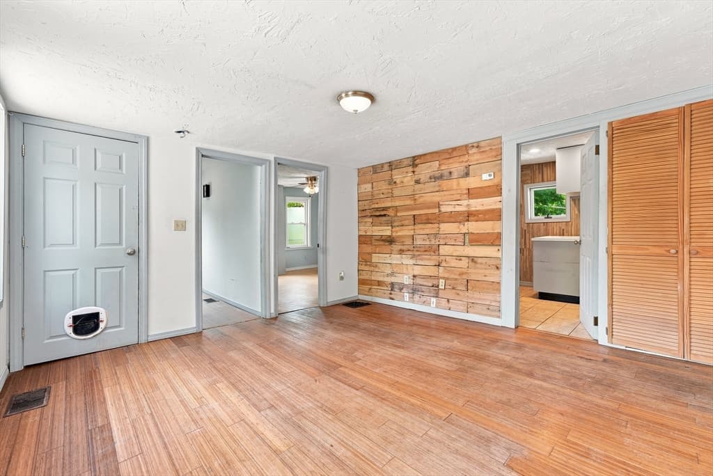 28 Tremont St, Athol MA 01331 photo 11