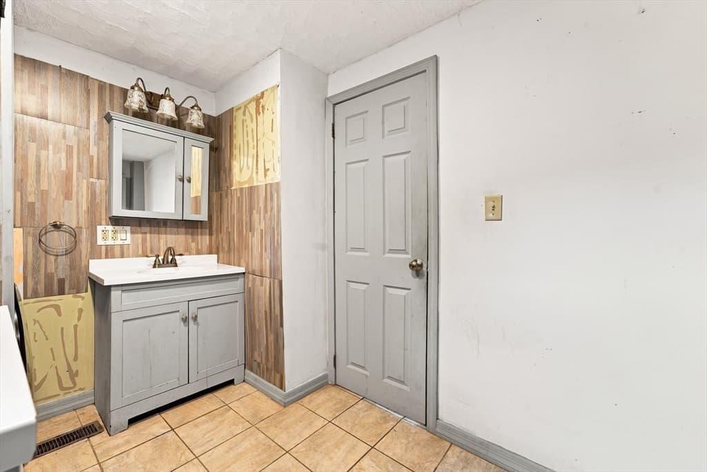 28 Tremont St, Athol MA 01331 photo 21