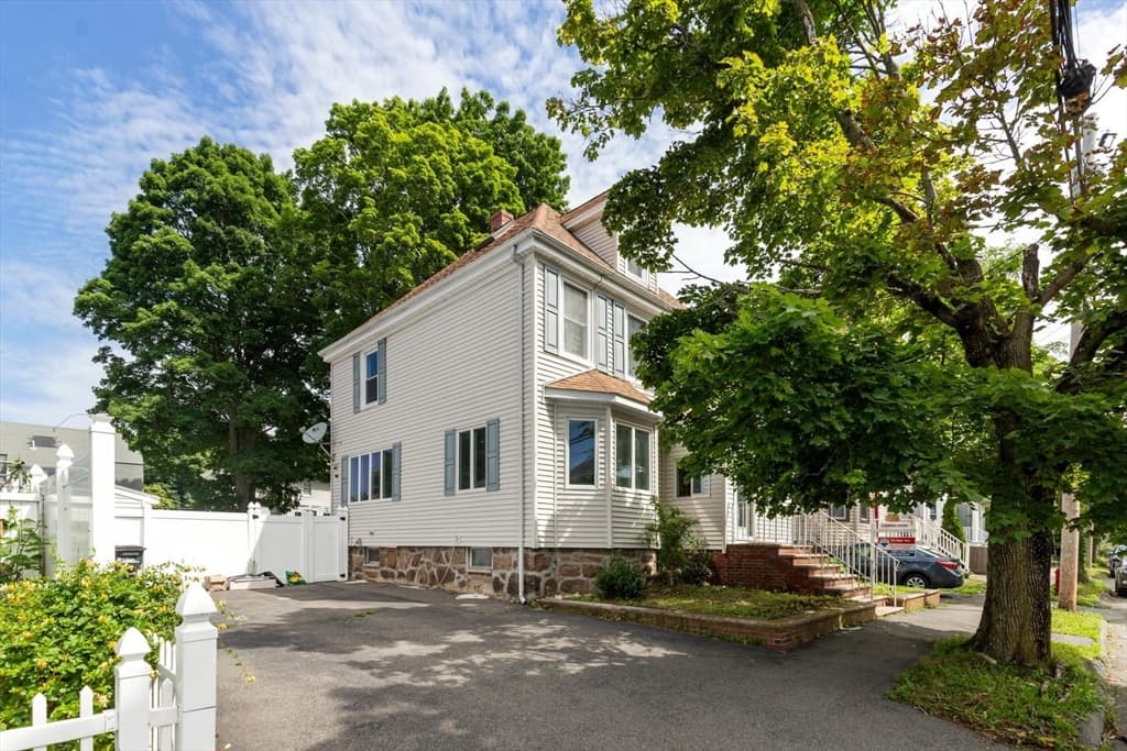 11 Jackson St, Saugus MA 01906 photo 2
