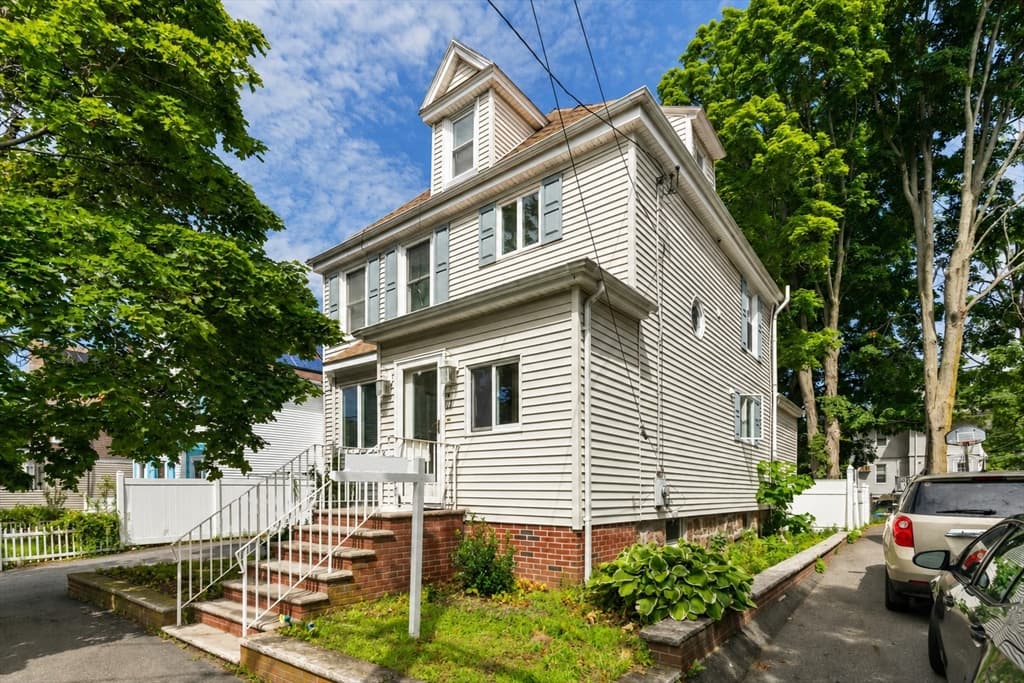 11 Jackson St, Saugus MA 01906