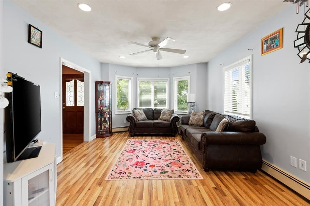 11 Jackson St, Saugus MA 01906 photo 5