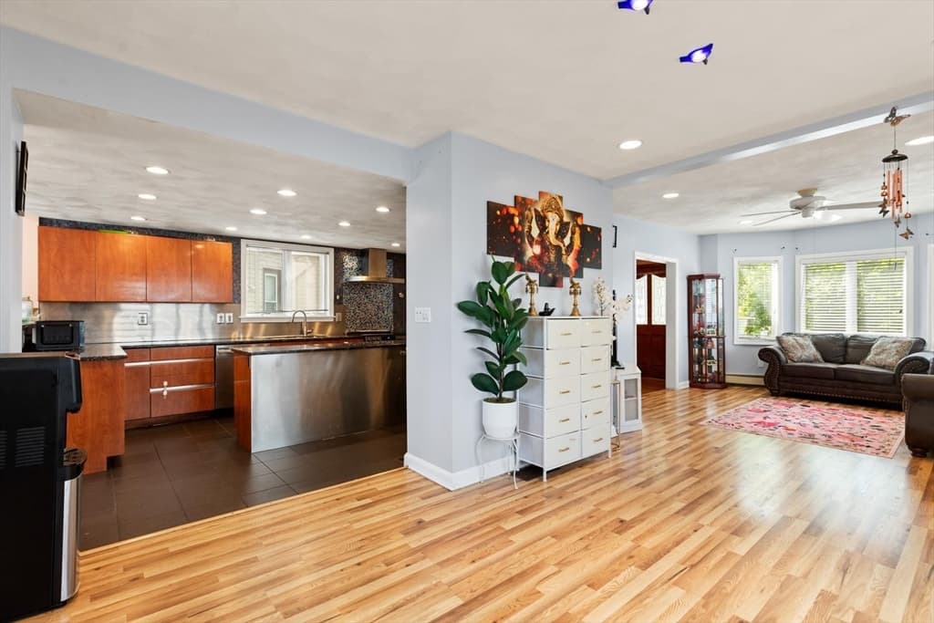 11 Jackson St, Saugus MA 01906 photo 9