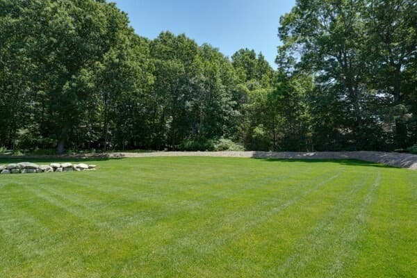 121 Lexington St, Burlington MA 01803 photo 3