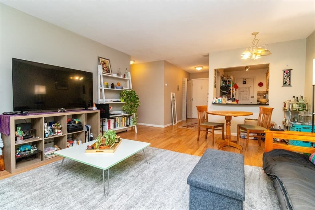 Condominium at 804 Centre Street # 208, Boston MA 02130, Boston, photo 2 of 17
