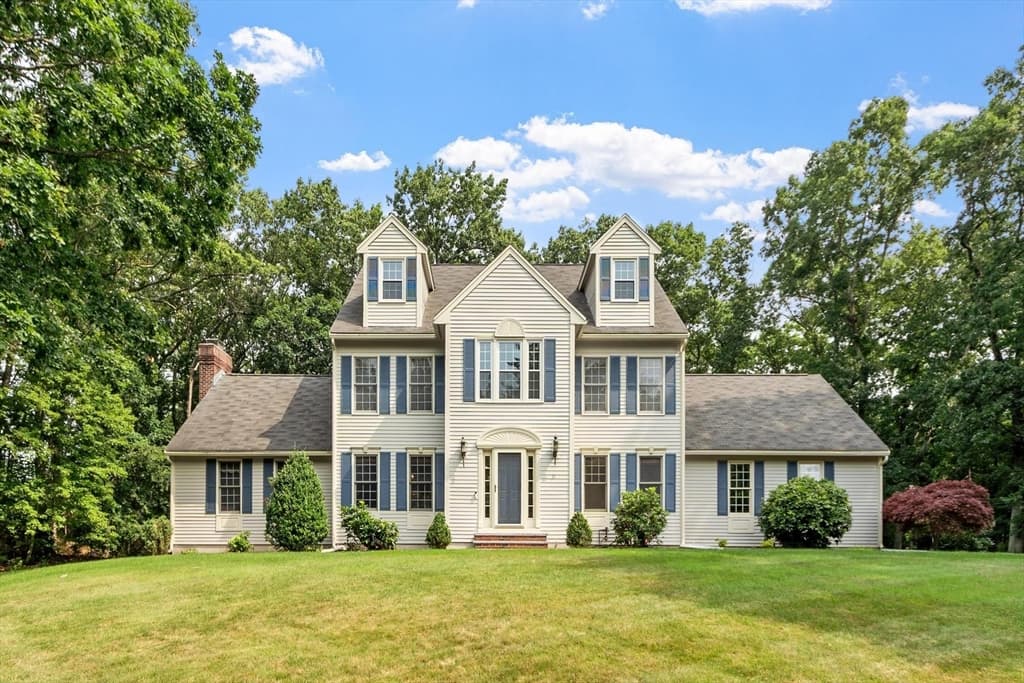 34 Arrowwood St, Methuen MA 01844