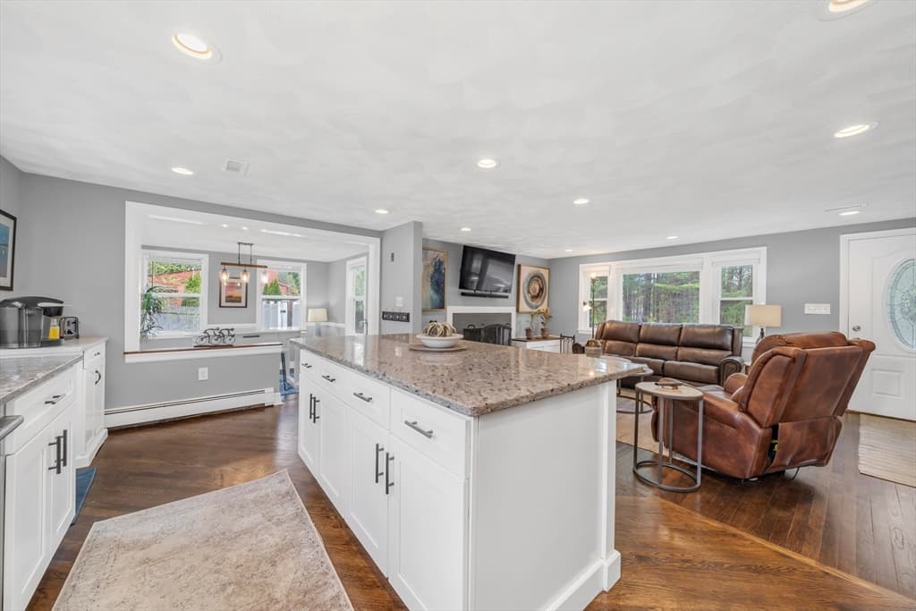 Single Family Residence at 400 Andover St, Wilmington MA 01887, photo 7 of 29