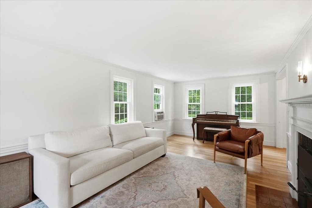 94 High St, Hingham MA 02043 photo 3