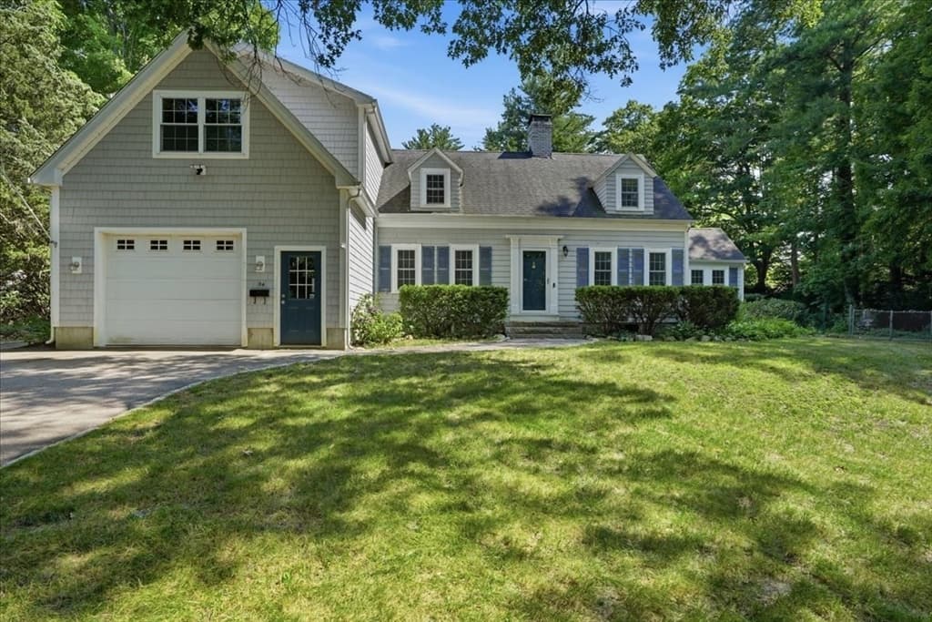 94 High St, Hingham MA 02043