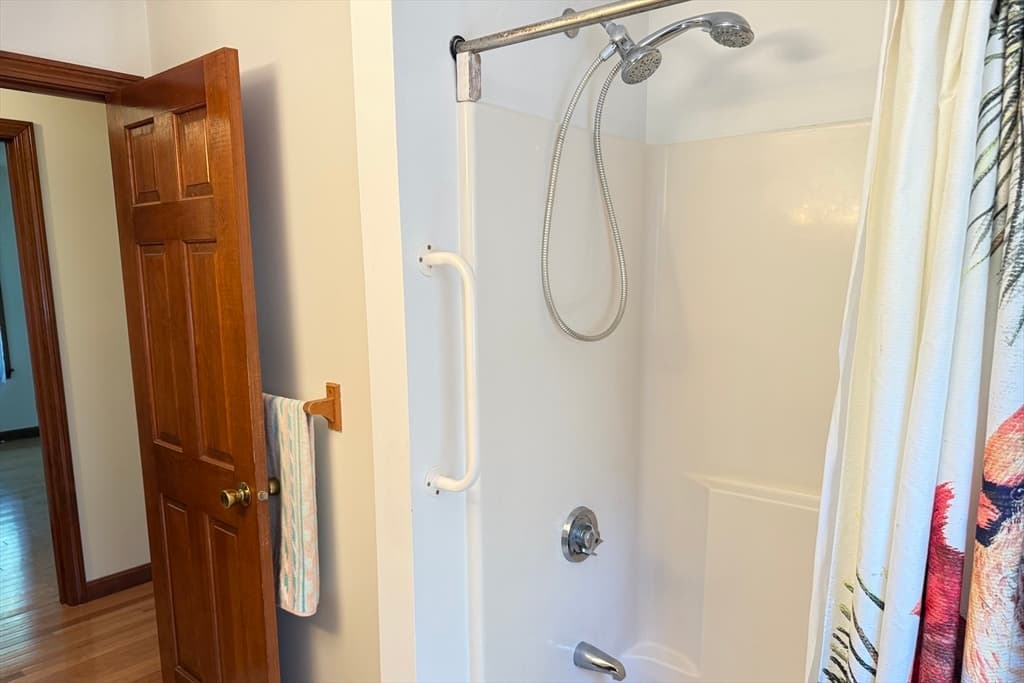 729 Old Barnstable Rd, Falmouth MA 02536 photo 10