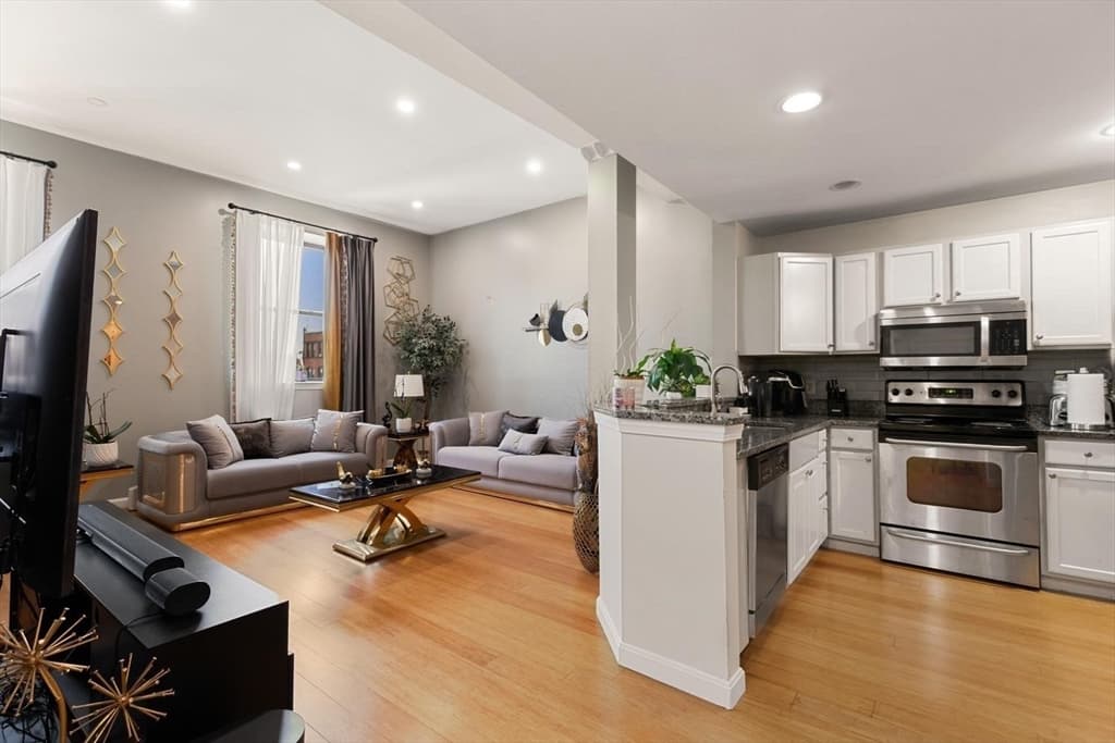 170 Oxford St # 403, Lynn MA 01901 photo 3