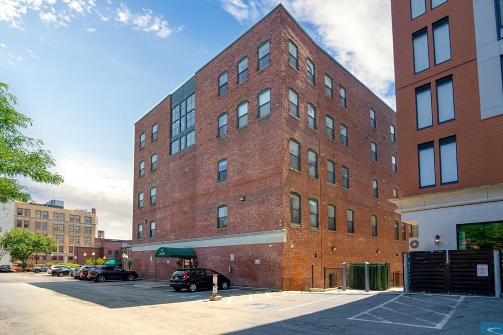 170 Oxford St # 403, Lynn MA 01901