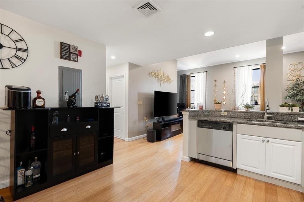 170 Oxford St # 403, Lynn MA 01901 photo 5