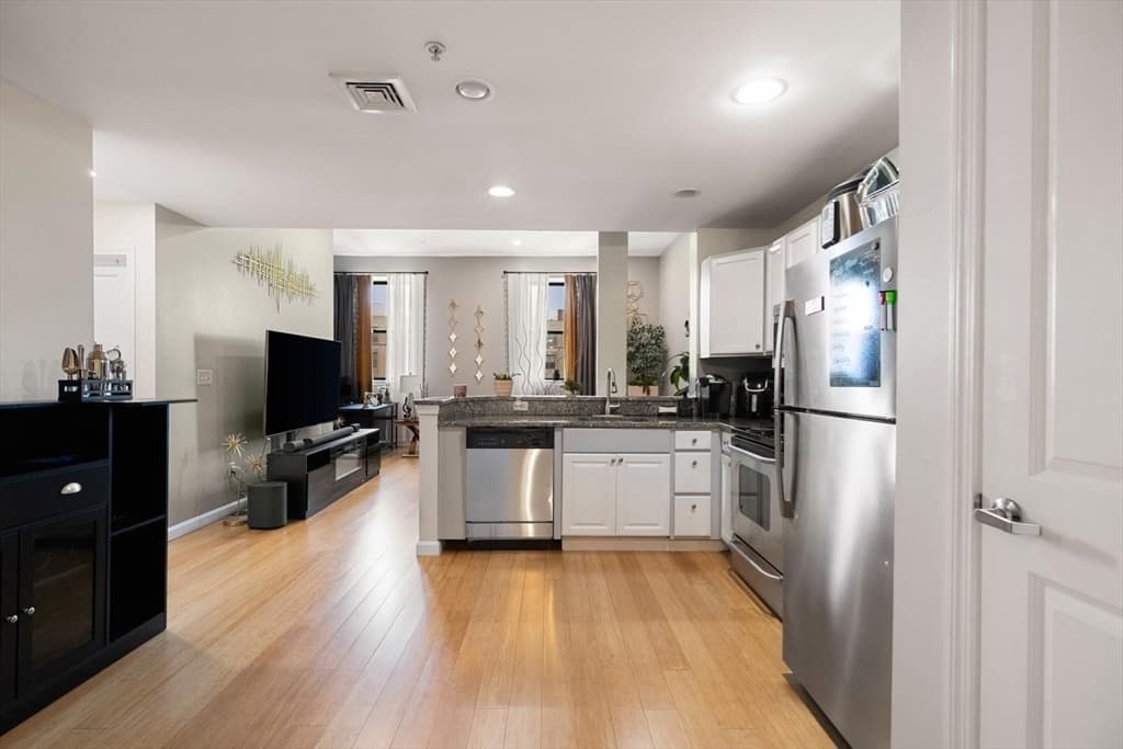 170 Oxford St # 403, Lynn MA 01901 photo 4