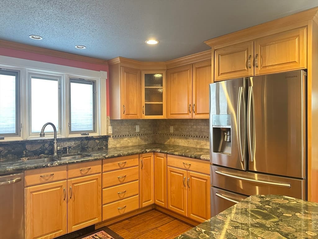 36 Crescent Dr, Ludlow MA 01056 photo 2