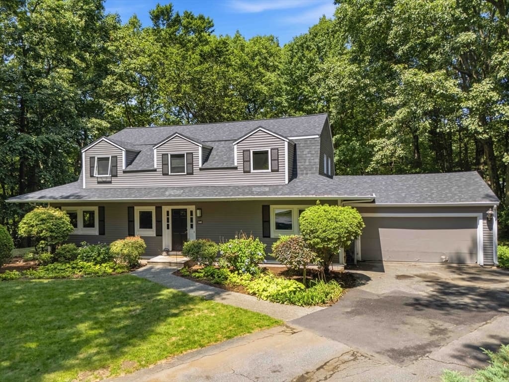 7 Mccarthy Cir, Framingham MA 01701