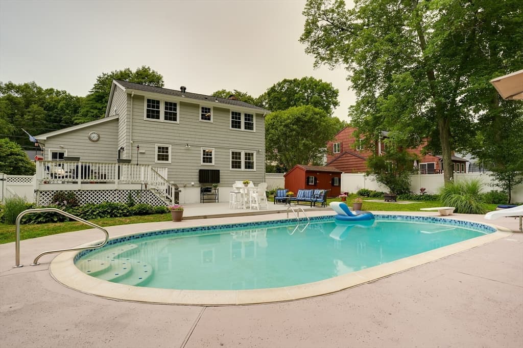 18 Hart St, Burlington MA 01803 photo 3