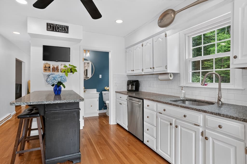18 Hart St, Burlington MA 01803 photo 15