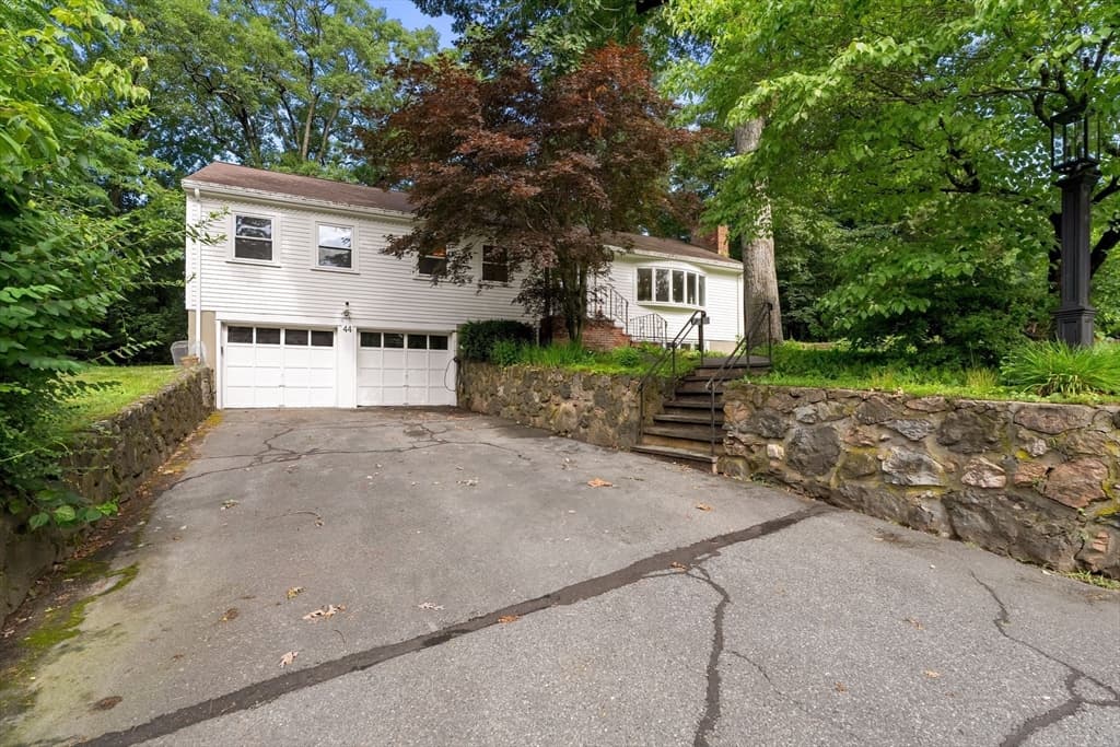 44 Windemere Rd, Wellesley MA 02481 photo 2