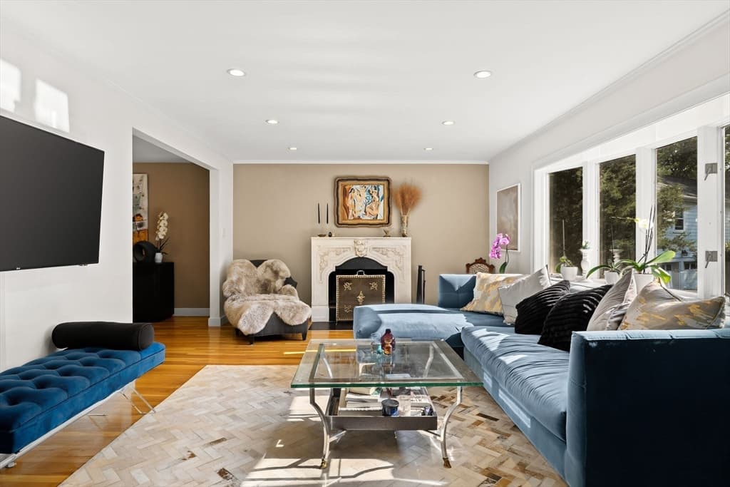 44 Windemere Rd, Wellesley MA 02481