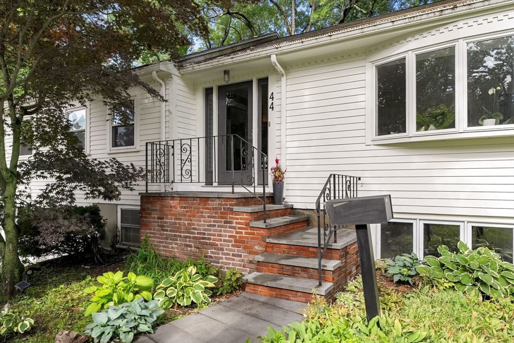 44 Windemere Rd, Wellesley MA 02481 photo 4