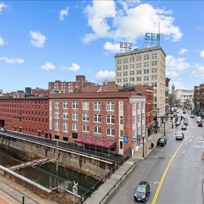 15-17-27 Kearney Sq # C1, Lowell MA 01852