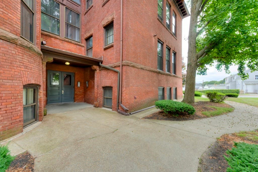 321 Plantation St # 102, Worcester MA 01604 photo 2