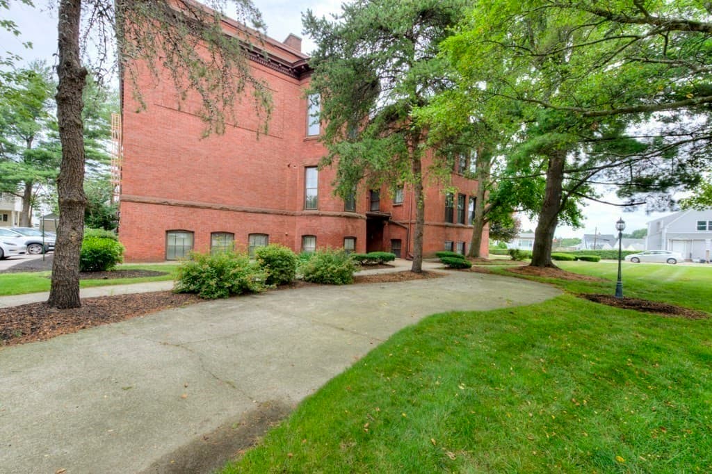 321 Plantation St # 102, Worcester MA 01604 photo 34