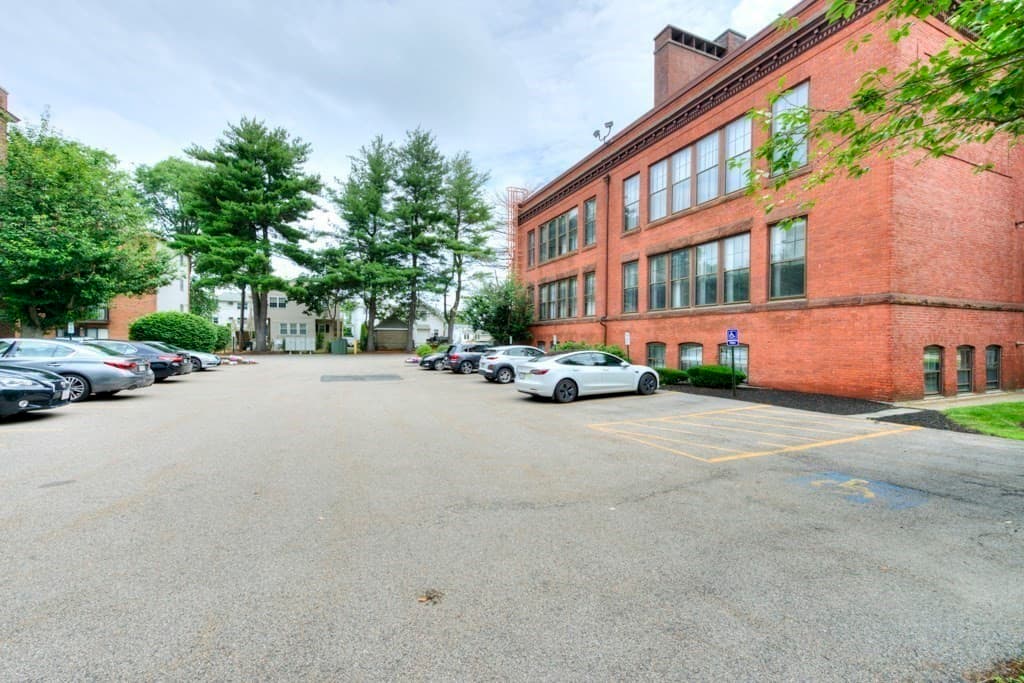 321 Plantation St # 102, Worcester MA 01604 photo 35