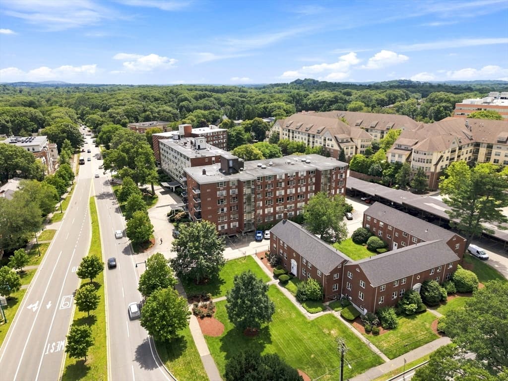 20 Hammond Pond Pkwy # 208, Newton MA 02467 photo 2