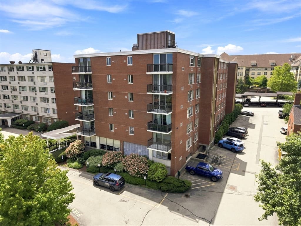 20 Hammond Pond Pkwy # 208, Newton MA 02467 photo 3