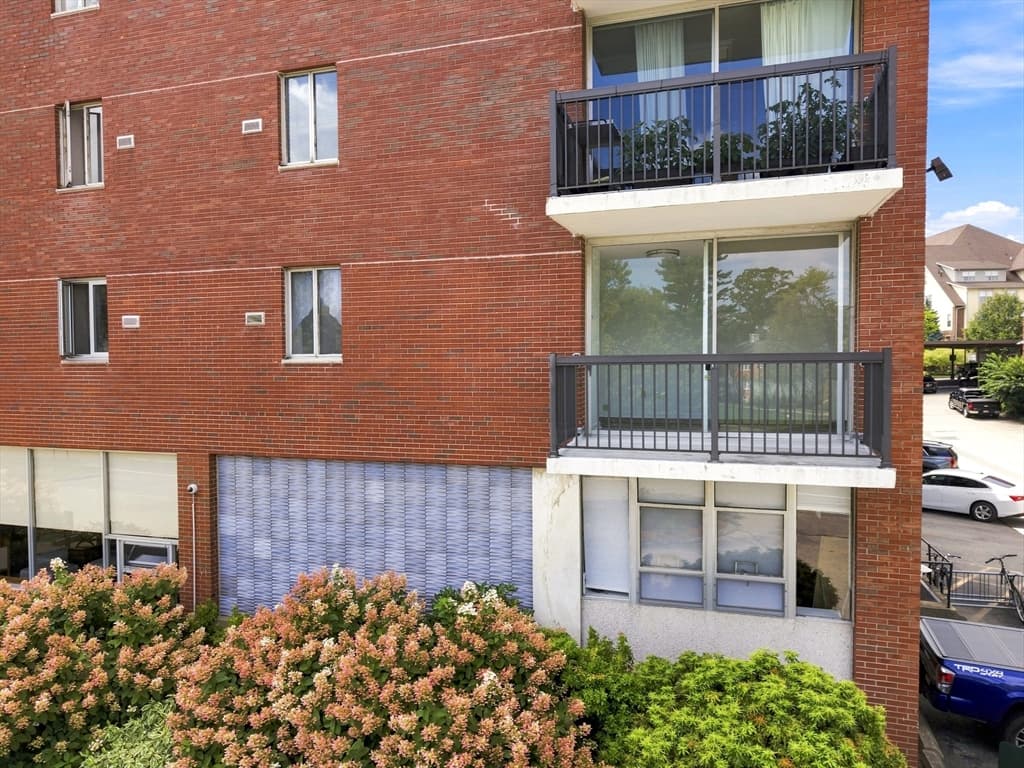 20 Hammond Pond Pkwy # 208, Newton MA 02467 photo 4