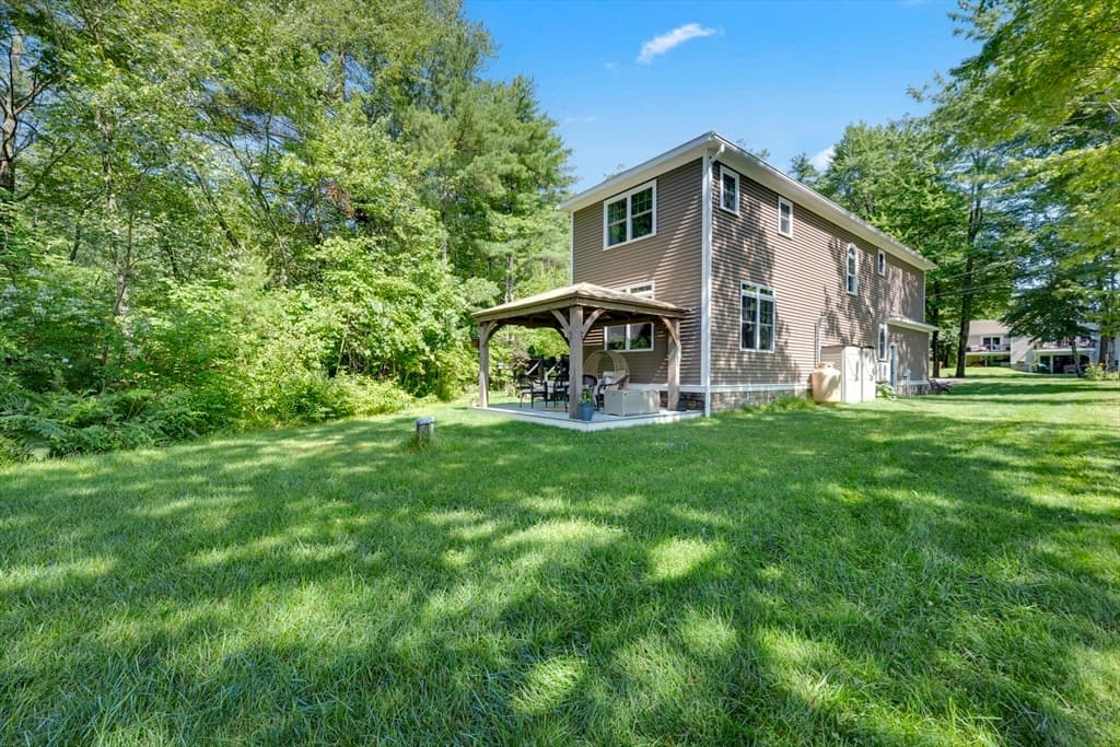 Single Family Residence at 2 Lakeshore Dr, Holland MA 01521, photo 6 of 40
