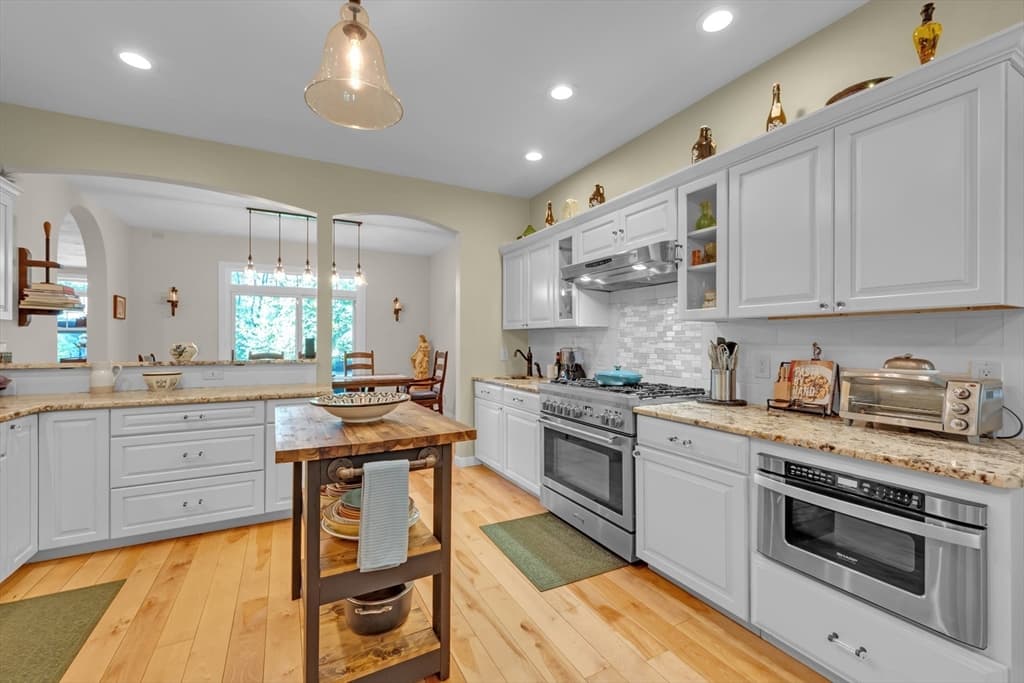 Single Family Residence at 2 Lakeshore Dr, Holland MA 01521, photo 13 of 40