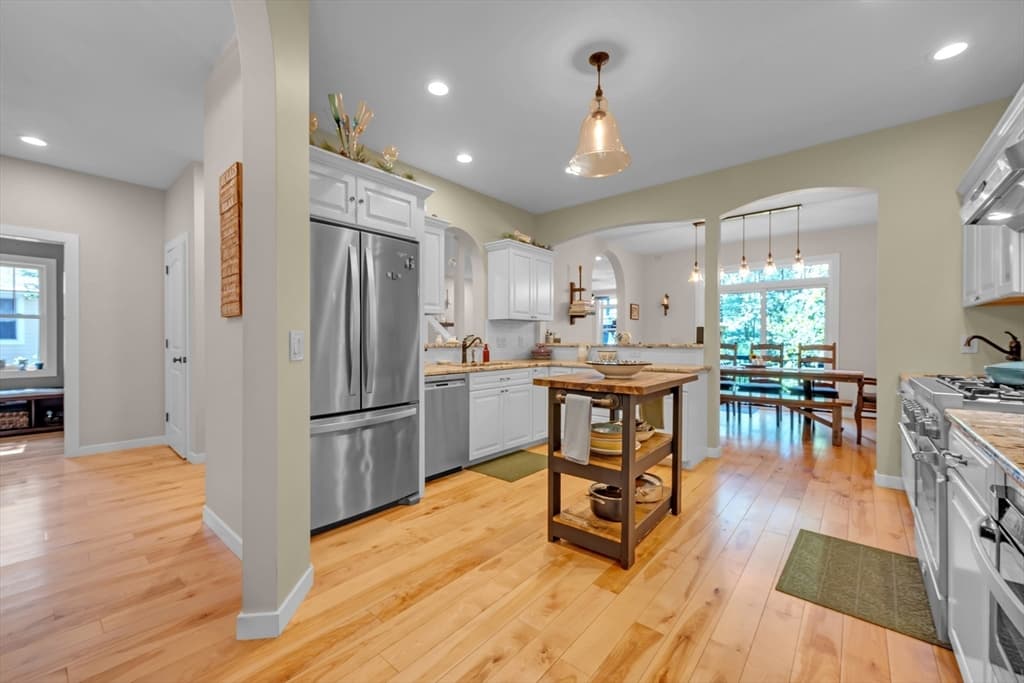Single Family Residence at 2 Lakeshore Dr, Holland MA 01521, photo 12 of 40