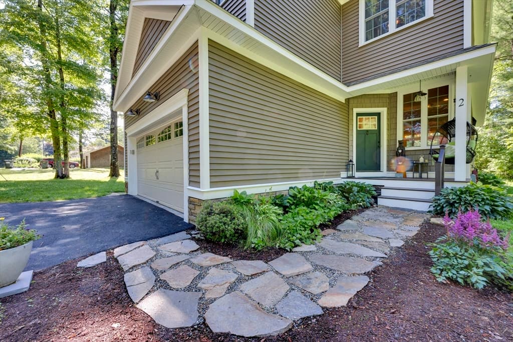 Single Family Residence at 2 Lakeshore Dr, Holland MA 01521, photo 5 of 40