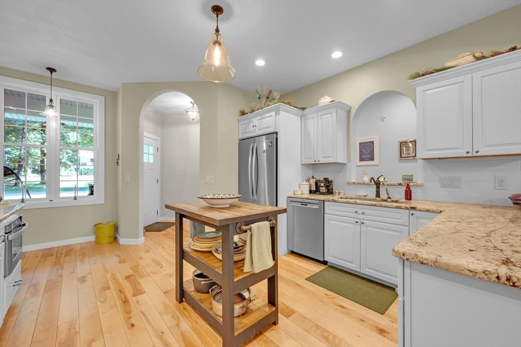 Single Family Residence at 2 Lakeshore Dr, Holland MA 01521, photo 14 of 40