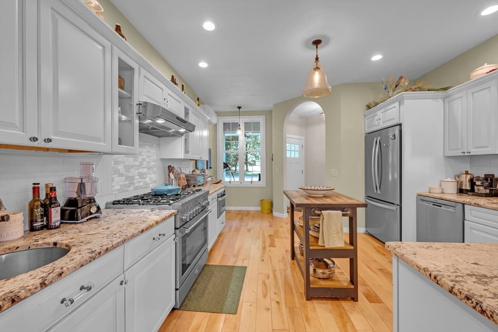 Single Family Residence at 2 Lakeshore Dr, Holland MA 01521, photo 11 of 40