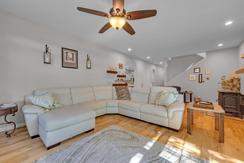 Single Family Residence at 2 Lakeshore Dr, Holland MA 01521, photo 19 of 40