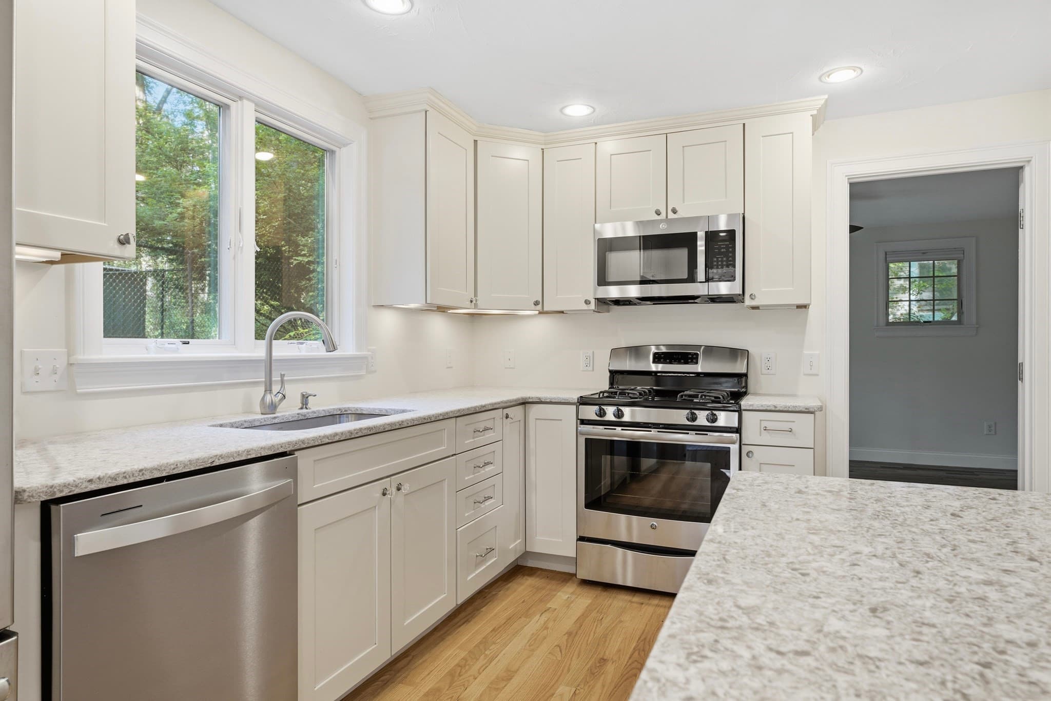 Single Family Residence at 10 Mayflower Path, Wayland MA 01778, photo 7 of 33